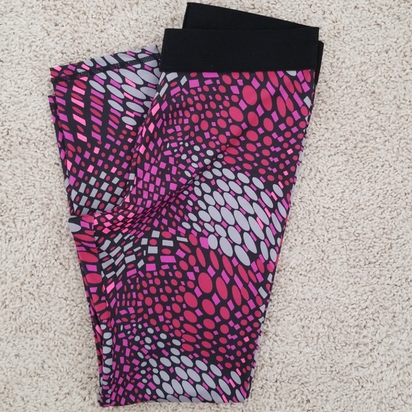 Brand New Hue Waistband Active Capri Tulip Size M - Picture 3 of 5